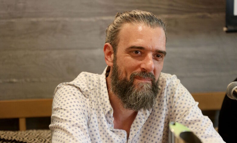 Σωτήρης-Τσαφούλιας:-«Μια-φορά-ο-πατέρας-μου-πέρασε-από-δίπλα-μου-και-έφυγε,-δεν-με-γνώρισε»
