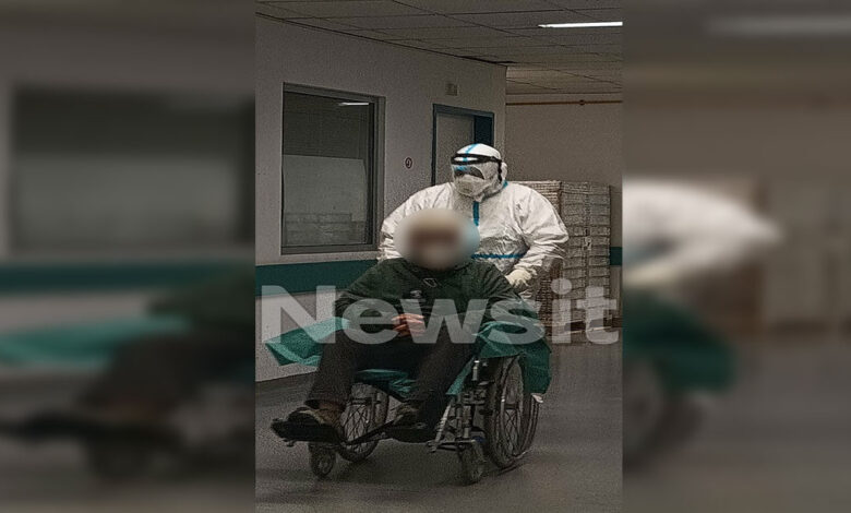 Χανταϊός:-Η-πρώτη-εικόνα-του-70χρονου-από-το-κρουαζιερόπλοιο-hondius-τη-στιγμή-της-μεταφοράς-του-στο-«Αττικόν»