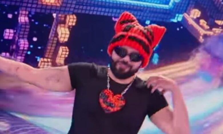 akylas-–-eurovision:-Ολόκληρη-η-εμφάνισή-του,-η-λύρα-της-Έλενας-Παπαρίζου-και-το-άγαλμα-που-ζωντανεύει