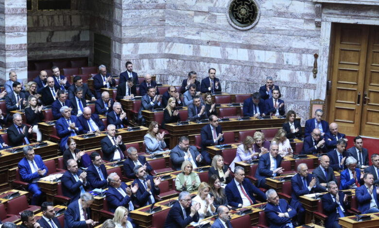 Υποκλοπές:-Το-ΠΑΣΟΚ-ζητά-να-κληθούν-στη-Βουλή-ο-εισαγγελέας-του-Αρείου-Πάγου-και-ο-διοικητής-της-ΕΥΠ