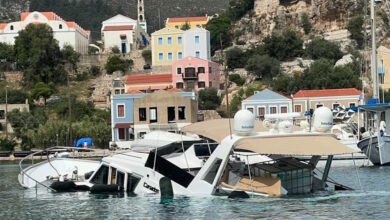 Καστελόριζο:-Εικόνες-και-βίντεο-από-τη-βύθιση-της-πολυτελούς-θαλαμηγού