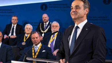 «Ό,τι-χρειαστεί-για-το-ευρώ»:-Βράβευση-του-Ντράγκι-με-ομιλητές-Μερτς,-Λαγκάρντ-και-Μητσοτάκη