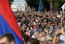 Σερβία:-Αυτοκίνητο-προσπάθησε-να-«σπάσει»-διαδήλωση-στο-Βελιγράδι-και-παρέσυρε-90χρονο-–-Δείτε-βίντεο