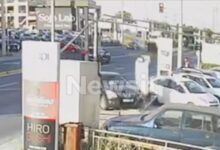 Πικέρμι:-Καρέ-–-καρέ-η-τρελή-πορεία-αυτοκινήτου-που-καρφώθηκε-σε-εξωτερικό-χώρο-μαγαζιού