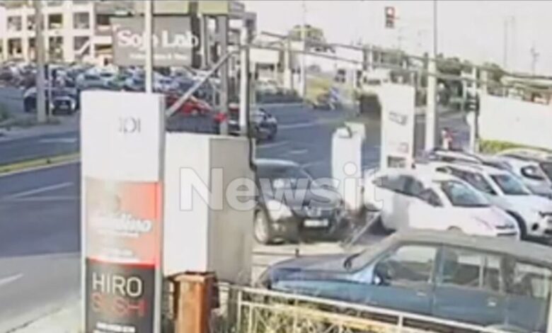Πικέρμι:-Καρέ-–-καρέ-η-τρελή-πορεία-αυτοκινήτου-που-καρφώθηκε-σε-εξωτερικό-χώρο-μαγαζιού