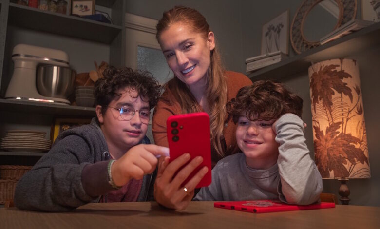 connected-childhood:-Γιατί-οι-έφηβοι-δυσκολεύονται-να-αποσυνδεθούν-από-το-διαδίκτυο;