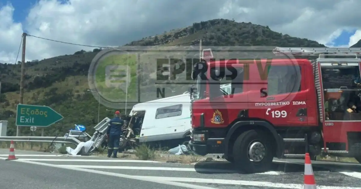 Επιχείρηση-απεγκλωβισμού-τετραμελούς-οικογένειας-μέσα-από-τροχόσπιτο-στην-Ιόνια-Οδό