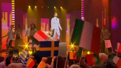 j2us-όπως-eurovision:-Πρόσωπα-–-έκπληξη-και-καλλιτέχνες-ερμήνευσαν-εμβληματικά-τραγούδια-του-διαγωνισμού