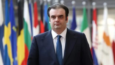 Ο-Πιερρακάκης-στο-Παρίσι-για-τη-g7-–-tα-Στενά-του-Ορμούζ-στην-κορυφή-της-ατζέντας