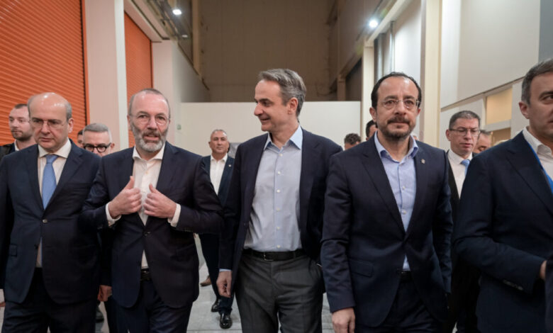 Δεύτερη-ημέρα-του-Συνεδρίου-της-ΝΔ-μέσα-από-φωτογραφίες:-Η-παρέμβαση-Μητσοτάκη-και-το-πάνελ-τεχνητής-νοημοσύνης