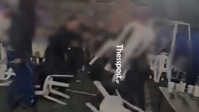 Θεσσαλονίκη:-Βίντεο-από-τον-άγριο-καβγά-σε-ποντιακό-γλέντι-–-Πετούσαν-καρέκλες-και-φώναζαν-«θα-μας-σκοτώσουν»