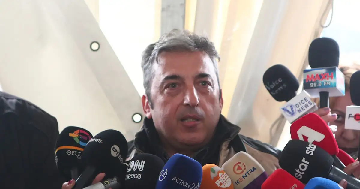 Τέμπη-–-Παύλος-Ασλανίδης:-Δεξαμενές-προπανίου-κάτω-από-τη-δικαστική-αίθουσα-στη-Λάρισα