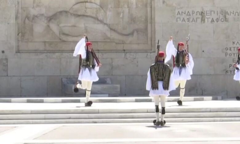 Τιμητική-αλλαγή-της-Προεδρικής-Φρουράς-για-τα-85-χρόνια-από-τη-Μάχη-της-Κρήτης