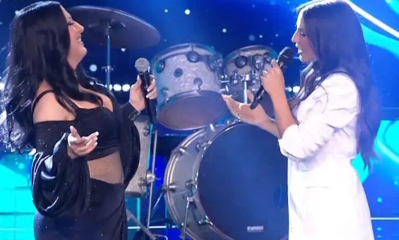 yfsf-–-Η-Ιουλία-Καλλιμάνη-συνάντησε-τον-«εαυτό-της»-στη-σκηνή-και-αναφώνησε:-«Καλέ-εγώ»