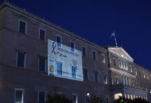 Η-Βουλή-φωταγωγήθηκε-για-τη-νευροϊνωμάτωση-–-Η-σπάνια-ασθένεια-που-«χτυπά»-χιλιάδες-ανθρώπους-παγκοσμίως