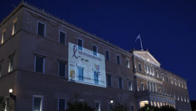 Η-Βουλή-φωταγωγήθηκε-για-τη-νευροϊνωμάτωση-–-Η-σπάνια-ασθένεια-που-«χτυπά»-χιλιάδες-ανθρώπους-παγκοσμίως