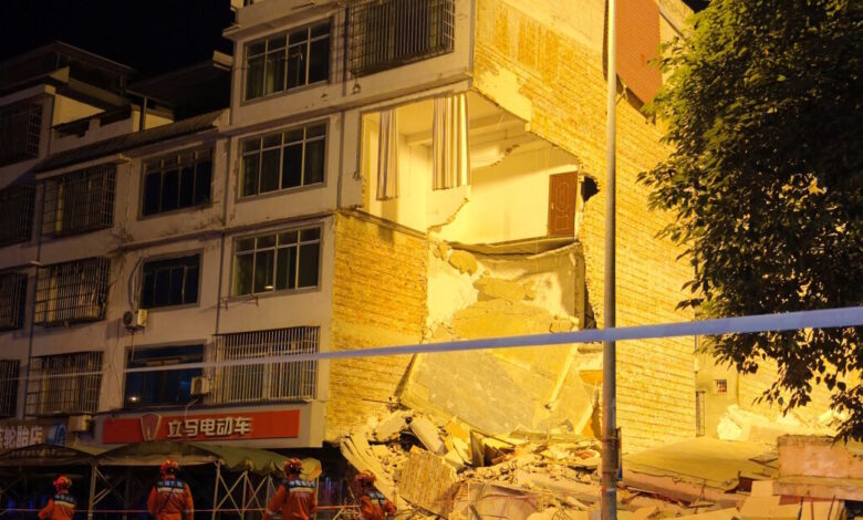 Κίνα:-2-νεκροί-από-σεισμό-5,2-Ρίχτερ-στην-πόλη-Λιουτζού-–-Σοκαριστικά-βίντεο-από-τη-στιγμή-που-γκρεμίζονται-κτίρια