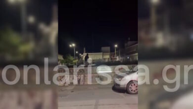 Λάρισα:-Ανήλικοι-πετούσαν-πέτρες-και-μπουκάλια-σε-αυτοκίνητα-και-περαστικούς-–-Δείτε-βίντεο