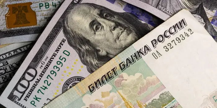Οι-ΗΠΑ-επιτέθηκαν-στο-Ιράν,-το-ρούβλι-ανατιμήθηκε-σε-σχέση-με-όλα-τα-νομίσματα