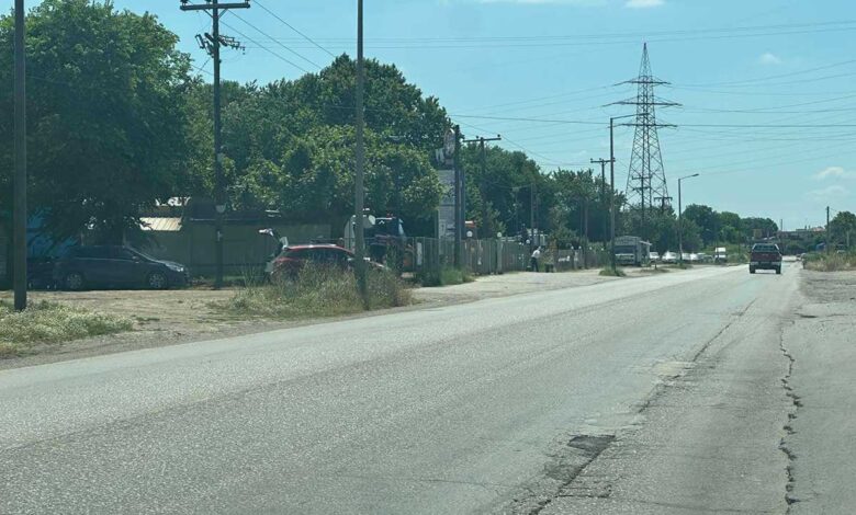 Περιφερειακός-Τρικάλων:-Αντί-για-άσφαλτο…-έφτασαν-τα-μπλοκάκια