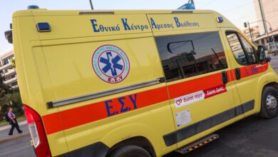 Τραγωδία-στην-Αττική-Οδό:-Νεκρός-μοτοσικλετιστής-που-χτύπησε-σε-καθρέφτη-περιπολικού-και-καρφώθηκε-σε-φορτηγό