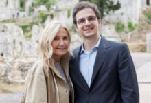 Η-Μαρέβα-Μητσοτάκη-με-τον-Κωνσταντίνο-Μητσοτάκη-στον-Μυστρά:-Η-φωτογραφία-με-τον-εορτάζοντα-γιο-της-και-η-ευχή