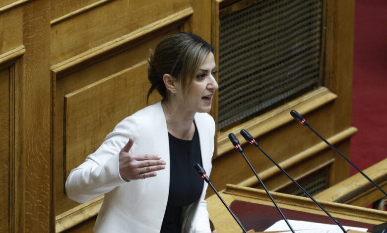 Αδιαθεσία-αισθάνθηκε-η-Ειρήνη-Αγαπηδάκη-στη-Βουλή