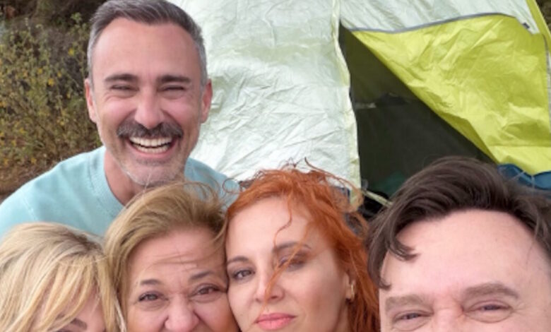 Το-καστ-του-«Παρά-Πέντε»-έκανε-νέο-reunion:-Η-ανάρτηση-του-Αργύρη-Αγγέλου-–-«Βρεθήκαμε-ξανά»