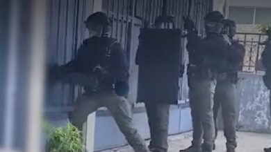 Απάτες-«μαμούθ»-με-λεία-άνω-των-2-εκ.-ευρώ,-παριστάνοντας-λογιστές-και-υπαλλήλους-του-ΔΕΔΔΗΕ-–-Βίντεο-με-την-έφοδο-της-ΕΛΑΣ