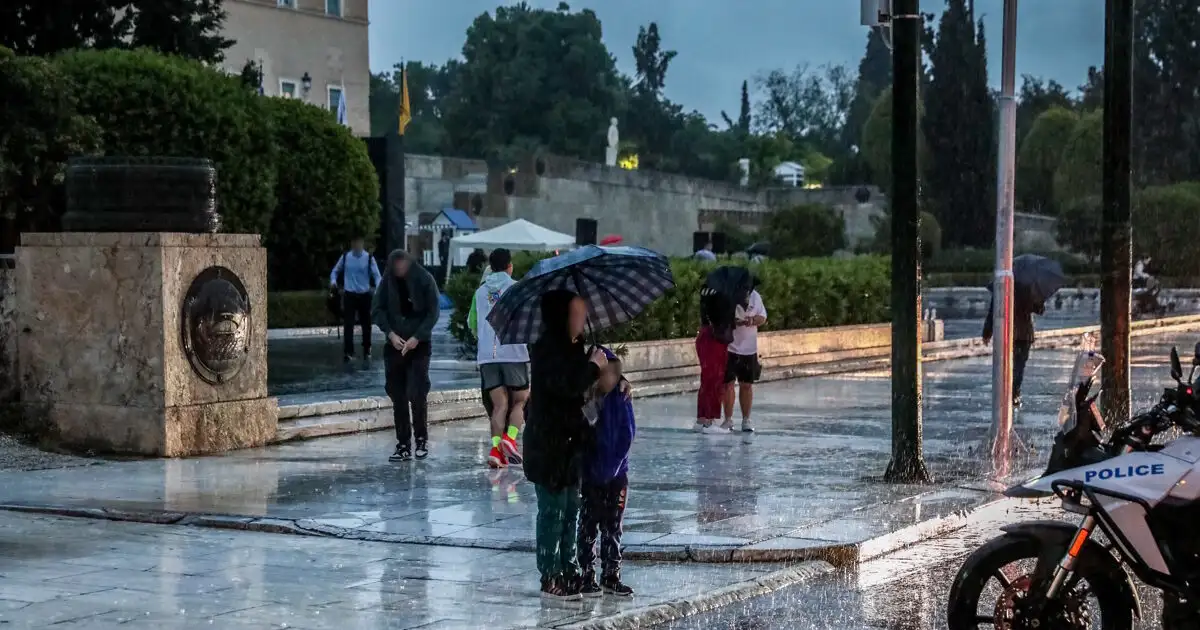 Καιρός-αύριο:-Επιμένουν-οι-βροχές-σε-Αττική-και-Θεσσαλονίκη-–-Στους-27-βαθμούς-η-θερμοκρασία