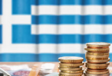 Κομισιόν:-Το-Ταμείο-Ανάκαμψης-ενισχύει-την-ανάπτυξη,-αλλά-«φουσκώνει»-το-εμπορικό-έλλειμμα