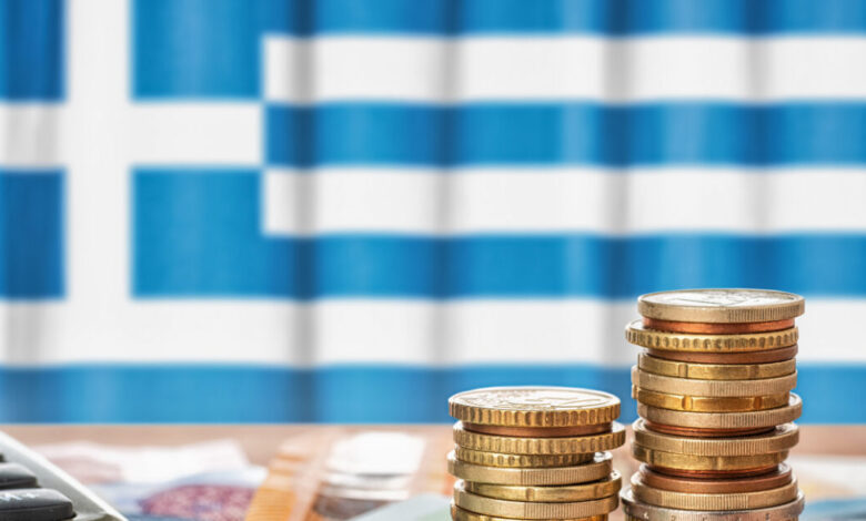 Κομισιόν:-Το-Ταμείο-Ανάκαμψης-ενισχύει-την-ανάπτυξη,-αλλά-«φουσκώνει»-το-εμπορικό-έλλειμμα