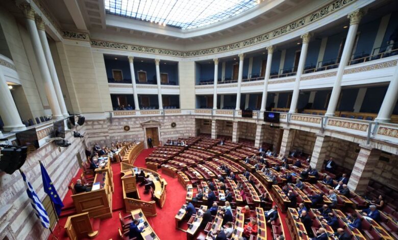 Βουλή:-Απορρίφθηκε-με-155-«Όχι»-η-πρόταση-του-ΠΑΣΟΚ-για-εξεταστική-για-τις-υποκλοπές-–-Απών-ο-βουλευτής-της-ΝΔ-Γιώργος-Βλάχος
