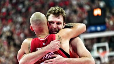 Μητσοτάκης-για-Ολυμπιακό:-«Η-κορυφή-της-euroleague-βάφτηκε-ερυθρόλευκη»,-είπε-για-την-κατάκτηση-του-τροπαίου
