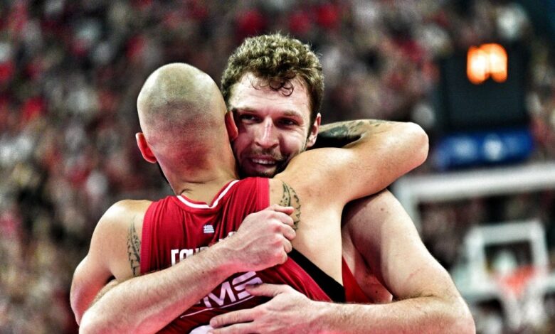 Μητσοτάκης-για-Ολυμπιακό:-«Η-κορυφή-της-euroleague-βάφτηκε-ερυθρόλευκη»,-είπε-για-την-κατάκτηση-του-τροπαίου