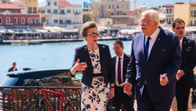 Η-Πριγκίπισσα-Άννα-παρακολούθησε-παρέλαση-και-επίδειξη-αεροσκαφών-για-τα-85-χρόνια-από-τη-Μάχη-της-Κρήτης-στα-Χανιά