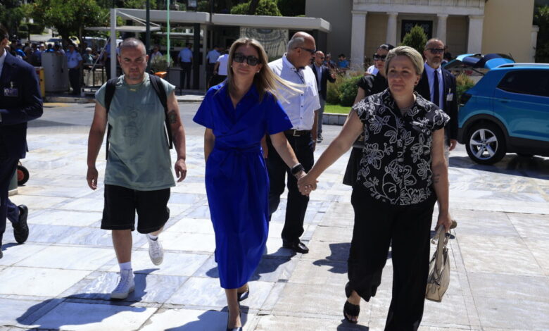 Μαρία-Καρυστιανού:-Μήνυμα-στήριξης-από-την-μητέρα-θύματος-των-Τεμπών,-Μαρία-Ντόλκα,-για-το-κόμμα-της-–-«Φάτους-τα-σωθικά»