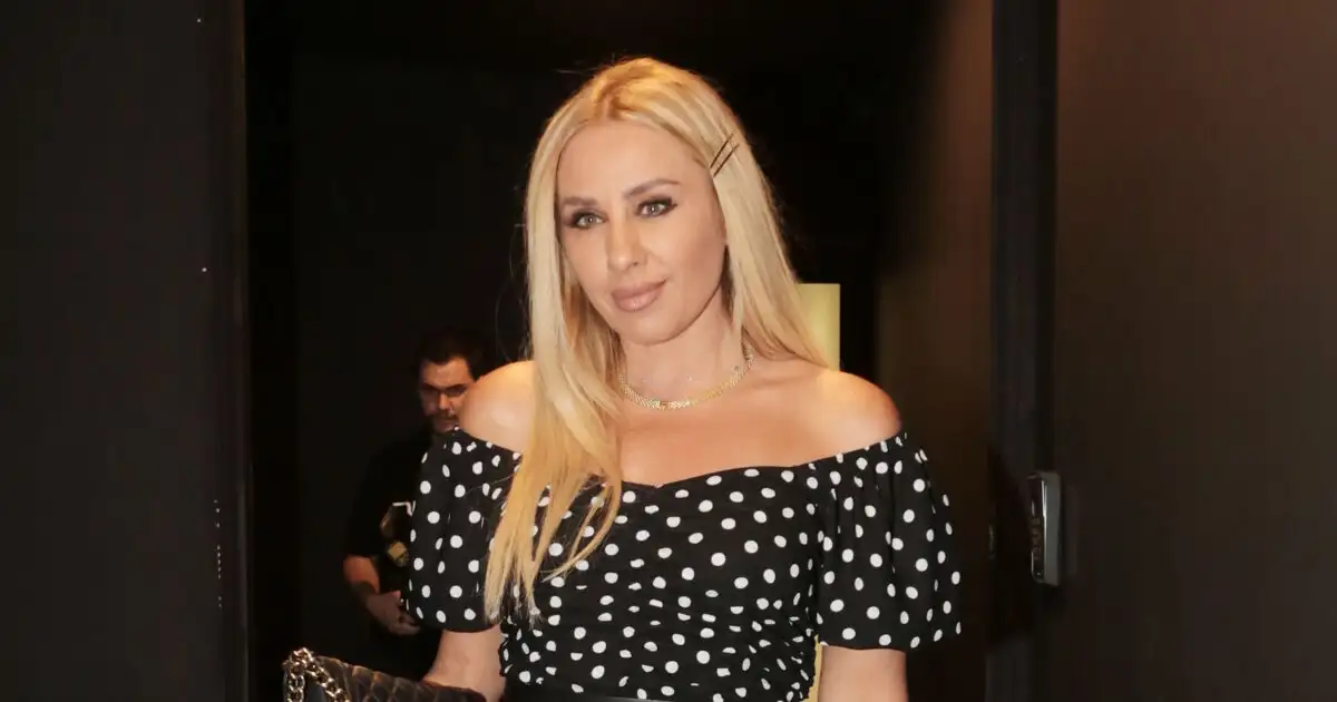 Γωγώ-Μαστροκώστα:-Η-δύσκολη-μάχη-με-τον-καρκίνο,-ο-παραμυθένιος-γάμος-με-τον-Τραϊανό-Δέλλα-και-η-ξεχωριστή-καριέρα
