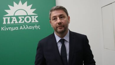ΠΑΣΟΚ-σε-μονομέτωπη-επίθεση-κατά-ΝΔ-αλλά-με-το-βλέμμα-στραμμένο-στον-Τσίπρα