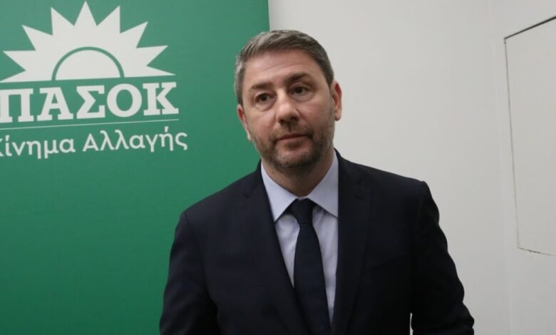 ΠΑΣΟΚ-σε-μονομέτωπη-επίθεση-κατά-ΝΔ-αλλά-με-το-βλέμμα-στραμμένο-στον-Τσίπρα