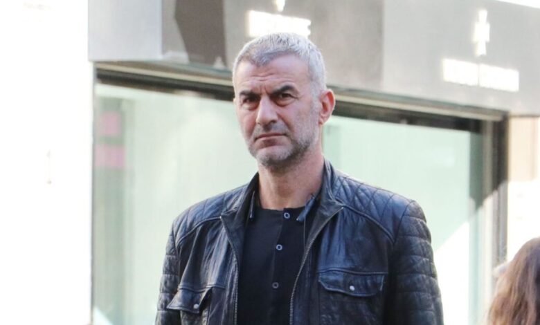 Γωγώ-Μαστροκώστα:-«Ο-Τραϊανός-Δέλλας-έφευγε-με-την-τελευταία-πτήση-για-Αθήνα-και-επέστρεφε-το-πρωί-άυπνος-για-να-την-δει-για-λίγες-ώρες»