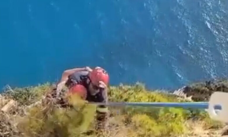 Ζάκυνθος:-Καρέ-–-καρέ-η-επιχείρηση-διάσωσης-Αμερικανού-που-έπεσε-στην-περιοχή-του-Ναυαγίου