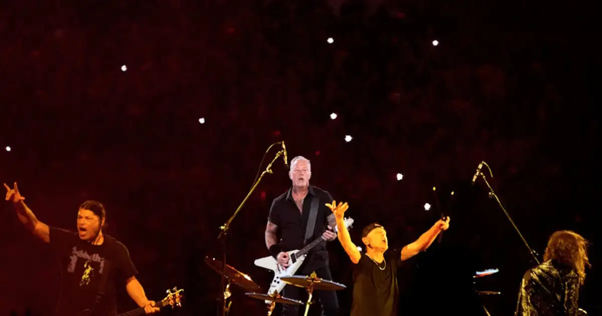 metallica:-Επίσημο-βίντεο-από-την-έναρξη-της-μεγάλης-συναυλίας-τους-στο-ΟΑΚΑ-–-Άνοιξαν-με-το-creeping-death-και-αποθεώθηκαν