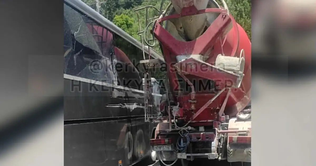 Τροιχαίο-στην-Κέρκυρα:-Λεωφορείο-με-τουρίστες-συγκρούστηκε-με-μπετονιέρα