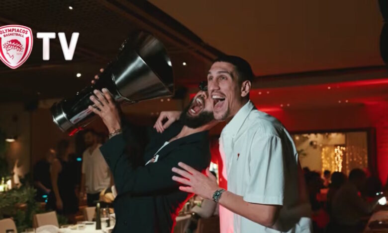 Ολυμπιακός:-Η-κούπα-της-euroleague,-η-φωτογραφία-με-Μπαρτζώκα-στο-πέτο-και-το-σόου-του-Φουρνιέ-στο-γλέντι-των-Πειραιωτών