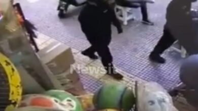 Πυροβολισμοί-στα-Πατήσια:-Η-στιγμή-που-οι-δυο-δράστες-φτάνουν-στο-κατάστημα-για-να-πυροβολήσουν-τον-ιδιοκτήτη