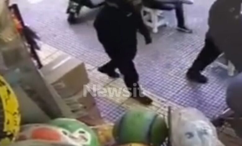 Πυροβολισμοί-στα-Πατήσια:-Η-στιγμή-που-οι-δυο-δράστες-φτάνουν-στο-κατάστημα-για-να-πυροβολήσουν-τον-ιδιοκτήτη
