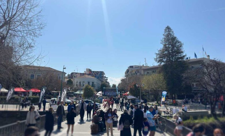 Αγίου-Πνεύματος:-Κλειστά-τα-καταστήματα-στα-Τρίκαλα