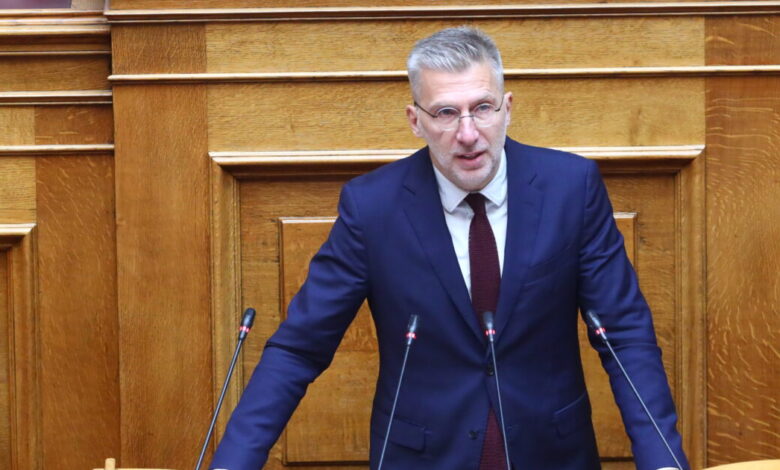 Σύγκρουση-Σκέρτσου-–-αντιπολίτευσης-για-την-ΕΥΠ:-«Γίνεστε-ουρά-της-Ζωής-Κωνσταντοπούλου»