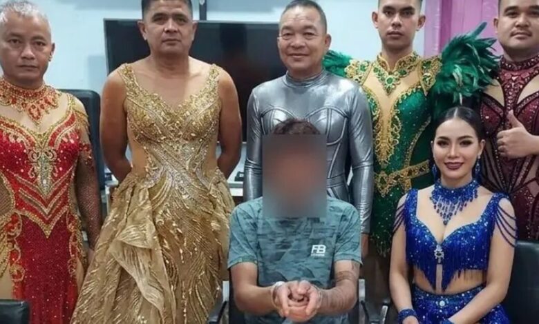 ai-η-viral-φωτογραφία-αστυνομικών-ως-drag-queens-στην-Ταϊλάνδη-–-«Θέλαμε-μια-πιο-φιλική-εικόνα»